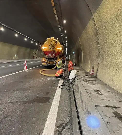 彭阳隧道排水渠清淤